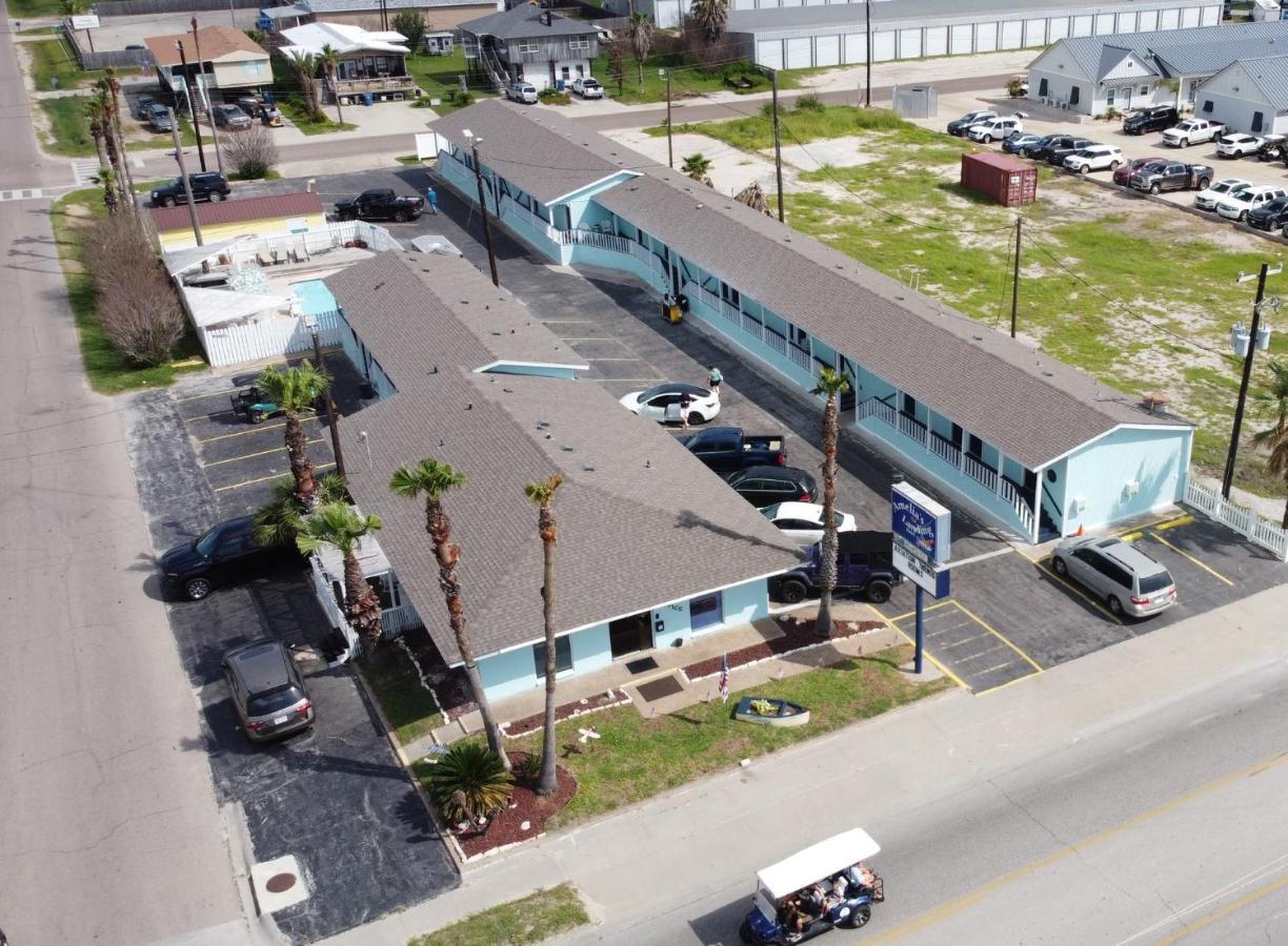 Amelia's Landing Hotel 2*