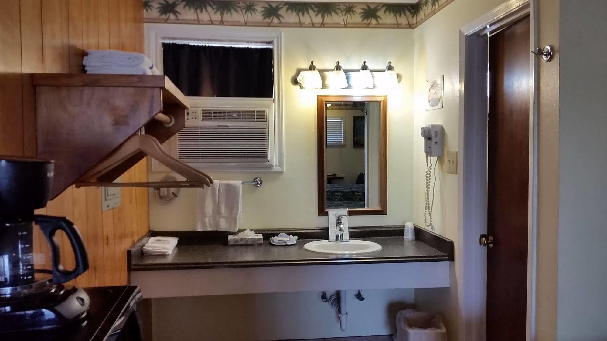 Amelia's Landing Hotel 2*